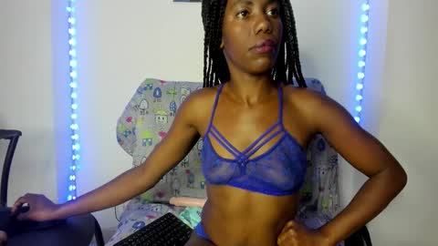 tinas_smith online show from November 3, 2025, 1:45 pm