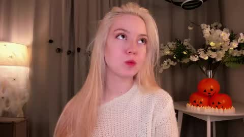 Annie online show from October 31, 2025, 10:33 pm