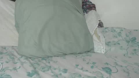 Snapshot of tinaxxxpetitexoxo chatting on January 18, 2026, 2:37 am Tina online show from January 18, 2026, 2:37 am