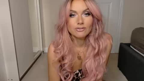 Snapshot of tinkerbell822 chatting on February 8, 2026, 9:02 am tinkerbell822 online show from February 8, 2026, 9:02 am