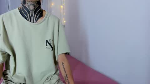 Snapshot of tinny_and_candy chatting on October 29, 2025, 11:23 am TINNY AND CANDY online show from October 29, 2025, 11:23 am