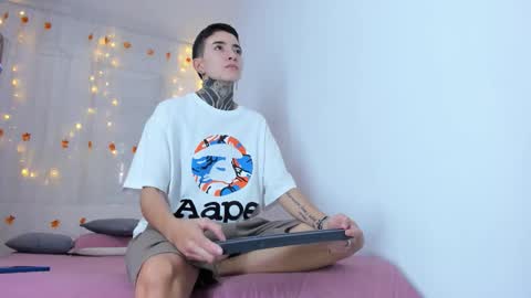 Snapshot of tinny_and_candy chatting on November 7, 2025, 11:54 am TINNY AND CANDY online show from November 7, 2025, 11:54 am