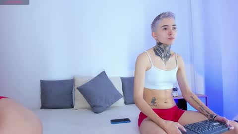 Snapshot of tinny_and_candy chatting on November 22, 2025, 12:04 pm TINNY AND CANDY online show from November 22, 2025, 12:04 pm