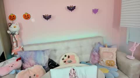 tiny_cora online show from October 19, 2025, 4:07 pm