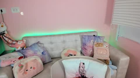 Snapshot of tiny_cora chatting on May 18, 2026, 4:35 pm tiny_cora online show from May 18, 2026, 4:35 pm