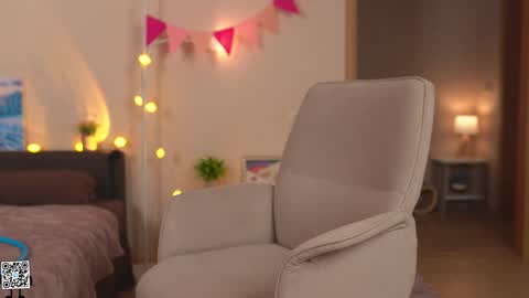 Snapshot of tiny_miracle chatting on March 2, 2025, 7:12 pm Lyssa online show from March 2, 2025, 7:12 pm