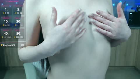 Snapshot of tiny_pixiee chatting on January 1, 2025, 7:10 pm Kira online show from January 1, 2025, 7:10 pm