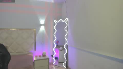 tiny_tay online show from April 11, 2026, 11:25 am