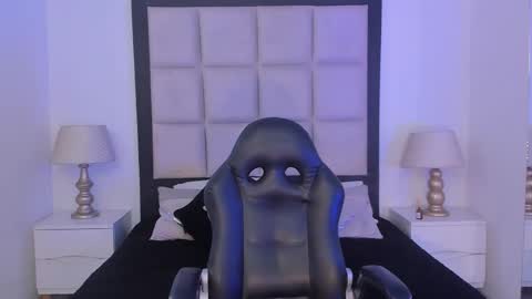 Thomm  Independent Model online show from February 20, 2026, 5:48 am