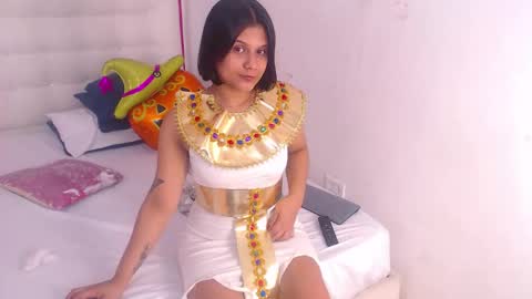 tiny_whore18 online show from October 28, 2025, 3:25 pm