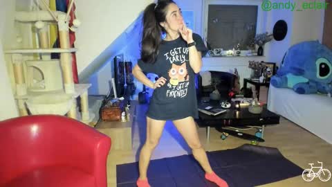 Snapshot of tiny_williams chatting on December 16, 2025, 3:33 am Tiny online show from December 16, 2025, 3:33 am