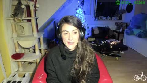 Snapshot of tiny_williams chatting on December 20, 2025, 12:07 am Tiny online show from December 20, 2025, 12:07 am