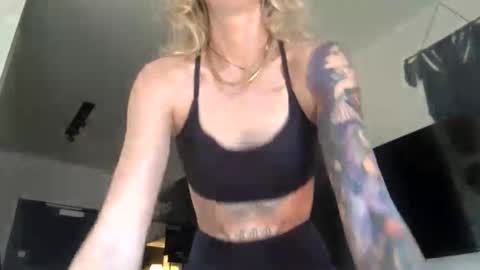 tinyandtatted420 online show from October 30, 2025, 3:46 pm