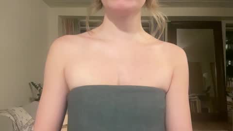 Snapshot of tinycasual chatting on January 15, 2025, 3:00 am Tea online show from January 15, 2025, 3:00 am