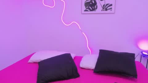 Snapshot of tinycurlqueen chatting on December 15, 2025, 1:37 pm TinyCurlQueen online show from December 15, 2025, 1:37 pm