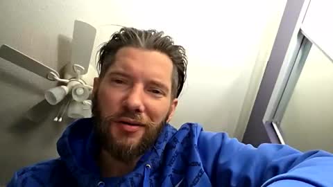 Snapshot of tinyguynicecock chatting on April 18, 2026, 9:35 am tinyguynicecock online show from April 18, 2026, 9:35 am