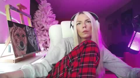 stage Kylie Sinner  brand CLITBAIT online show from November 7, 2025, 8:47 am