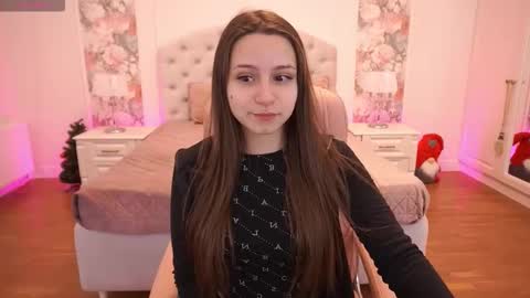 tinynataliee online show from January 18, 2026, 2:21 pm