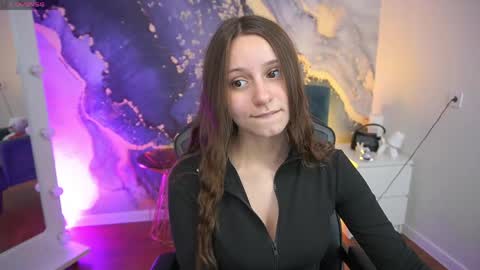 Snapshot of tinynataliee chatting on April 18, 2026, 2:43 pm tinynataliee online show from April 18, 2026, 2:43 pm