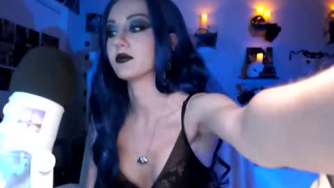 Snapshot of tinyprincess_doll chatting on November 1, 2025, 7:54 am Dahlia Browne online show from November 1, 2025, 7:54 am