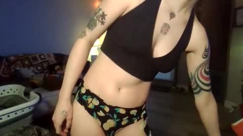Snapshot of tinytittiesss chatting on December 22, 2025, 8:28 pm tinytitties online show from December 22, 2025, 8:28 pm