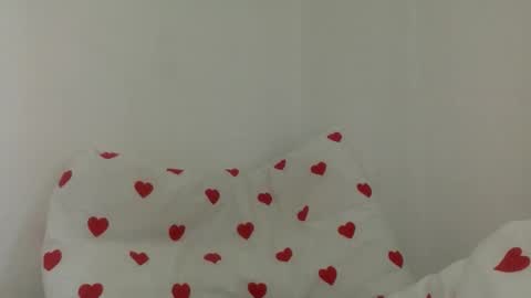 Snapshot of tinyviola chatting on December 1, 2025, 9:58 am Viola Sparkle online show from December 1, 2025, 9:58 am