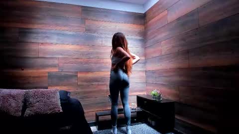 Snapshot of tinyw0nder chatting on October 18, 2025, 5:03 pm Instagram  tinyw0nder online show from October 18, 2025, 5:03 pm