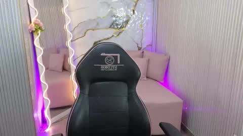 Tiphanyy  online show from February 18, 2026, 7:21 pm