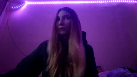 Hi Im Carry 18 years old online show from November 18, 2025, 6:40 am