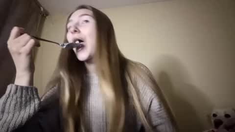 Hi Im Carry 18 years old online show from December 2, 2025, 5:35 am