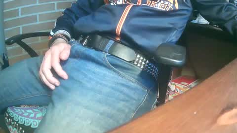 Snapshot of tisis80 chatting on February 22, 2026, 12:01 am tisis80 online show from February 22, 2026, 12:01 am