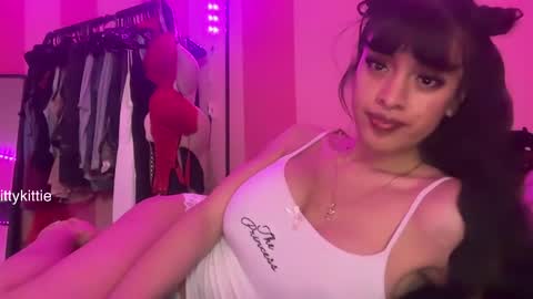 HOTTIE4U online show from May 14, 2026, 8:59 pm