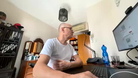 Snapshot of tksnoopy7 chatting on February 1, 2026, 6:56 am TKSnoopy online show from February 1, 2026, 6:56 am