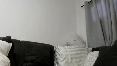 LuckyLaura online show from November 16, 2025, 7:36 am