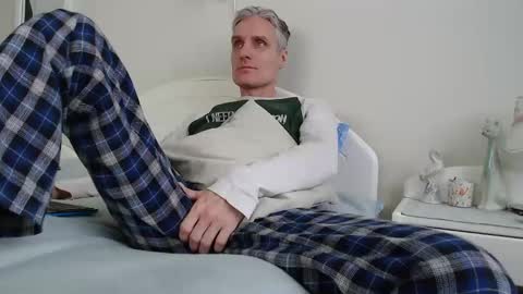 Daniel Bisexual uncut 20cm online show from February 1, 2025, 7:36 am