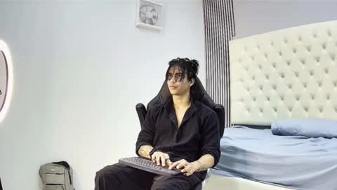 Snapshot of toji_lee chatting on November 2, 2025, 2:14 am toji lee online show from November 2, 2025, 2:14 am