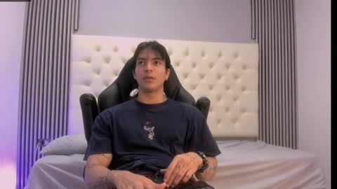 Snapshot of toji_lee chatting on November 24, 2025, 2:33 am toji lee online show from November 24, 2025, 2:33 am