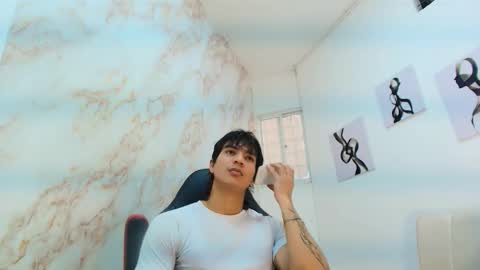 Snapshot of toji_lee chatting on December 14, 2025, 8:24 pm toji lee online show from December 14, 2025, 8:24 pm