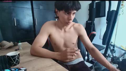 Snapshot of tokio2005 chatting on December 16, 2025, 2:55 pm tokio2005 online show from December 16, 2025, 2:55 pm