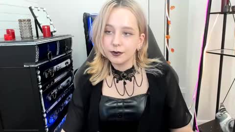 Snapshot of tollimoll chatting on December 2, 2024, 3:25 pm Tolli Moll online show from December 2, 2024, 3:25 pm