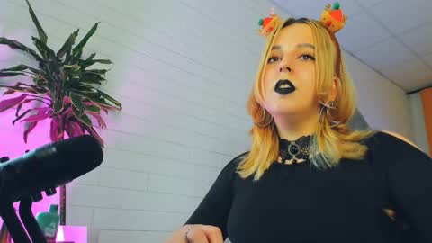 Snapshot of tollimoll chatting on December 9, 2024, 3:11 pm Tolli Moll online show from December 9, 2024, 3:11 pm