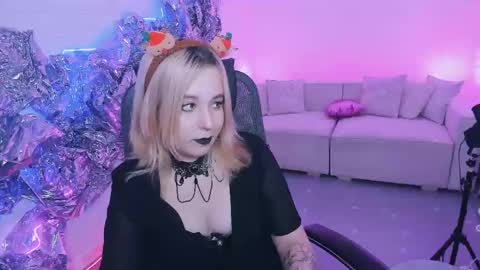 Snapshot of tollimoll chatting on December 11, 2024, 12:12 pm Tolli Moll online show from December 11, 2024, 12:12 pm