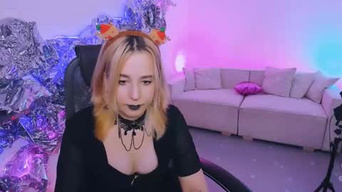 Snapshot of tollimoll chatting on December 11, 2024, 3:15 pm Tolli Moll online show from December 11, 2024, 3:15 pm