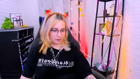 Snapshot of tollimoll chatting on December 12, 2024, 12:33 pm Tolli Moll online show from December 12, 2024, 12:33 pm