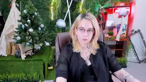 Snapshot of tollimoll chatting on December 13, 2024, 9:02 am Tolli Moll online show from December 13, 2024, 9:02 am