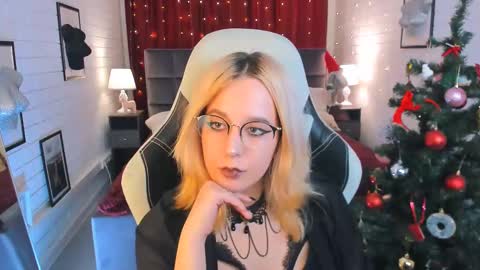 Snapshot of tollimoll chatting on December 14, 2024, 12:44 pm Tolli Moll online show from December 14, 2024, 12:44 pm