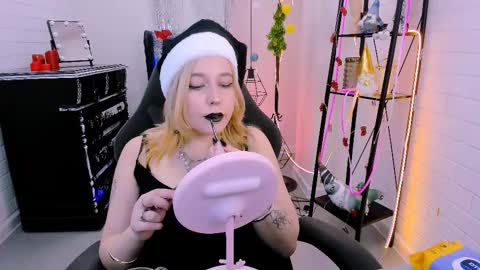 Snapshot of tollimoll chatting on December 17, 2024, 9:07 am Tolli Moll online show from December 17, 2024, 9:07 am