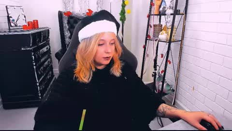 Snapshot of tollimoll chatting on December 24, 2024, 12:44 pm Tolli Moll online show from December 24, 2024, 12:44 pm