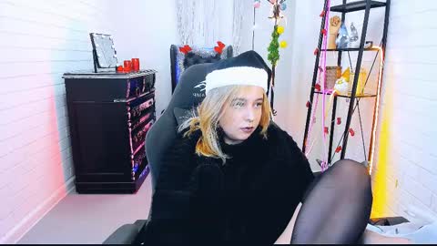 Snapshot of tollimoll chatting on December 27, 2024, 12:23 pm Tolli Moll online show from December 27, 2024, 12:23 pm