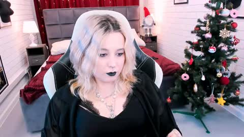 Snapshot of tollimoll chatting on January 2, 2025, 12:13 pm Tolli Moll online show from January 2, 2025, 12:13 pm